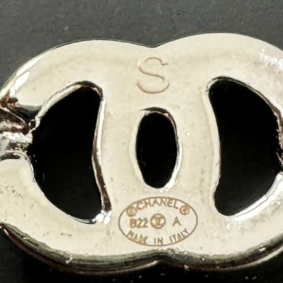 Chanel 22A Metal Silver Tone Chain Cuban Link CC Logo Cuff Bangle Bracelet S - Picture 10 of 11